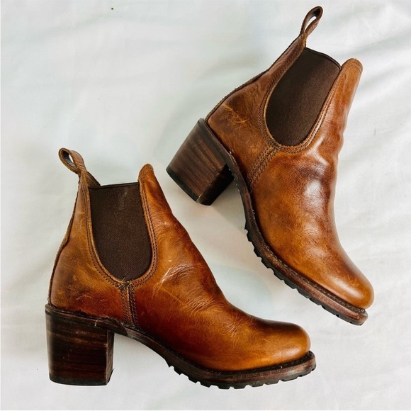 FRYE Sabrina Chelsea pull on boots size 9.5 - Picture 2 of 13